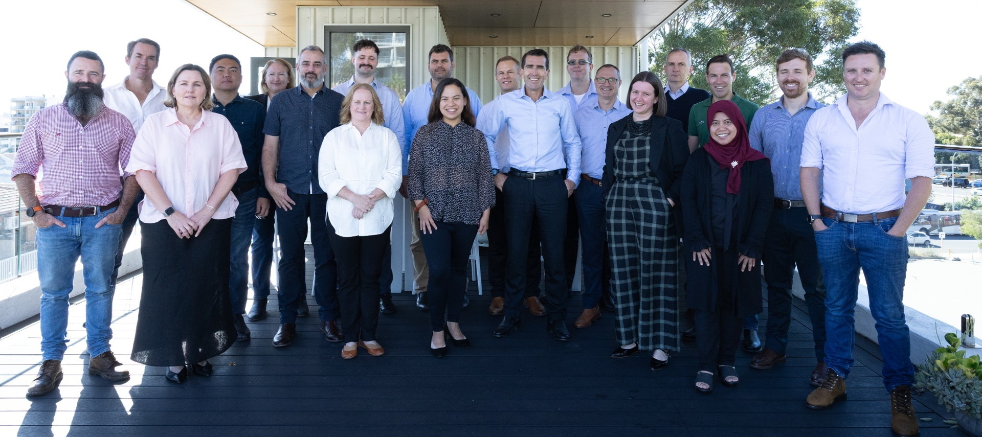 entech-team-1920x855-flipped